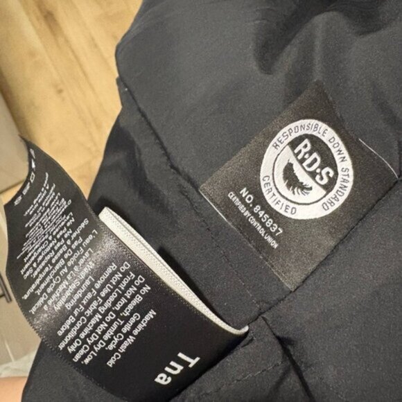 TNA SUMMIT PARKA - Size small - Picture 11 of 13